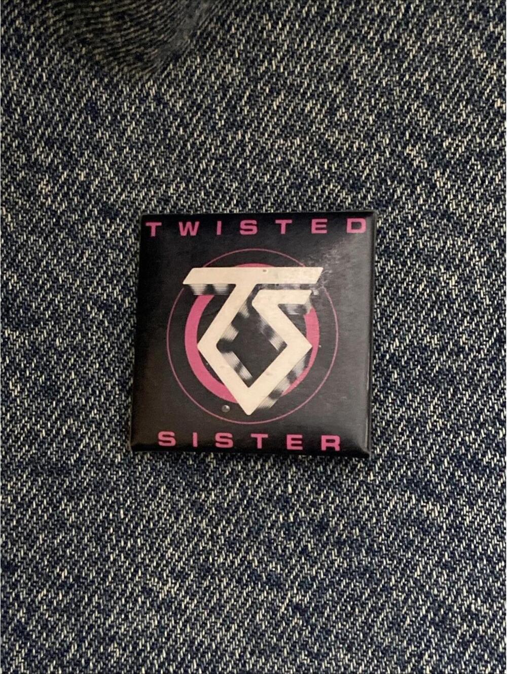 VINTAGE Twisted Sister Badge Button Pinback Pin Retro Music Tour #346 80s Metal